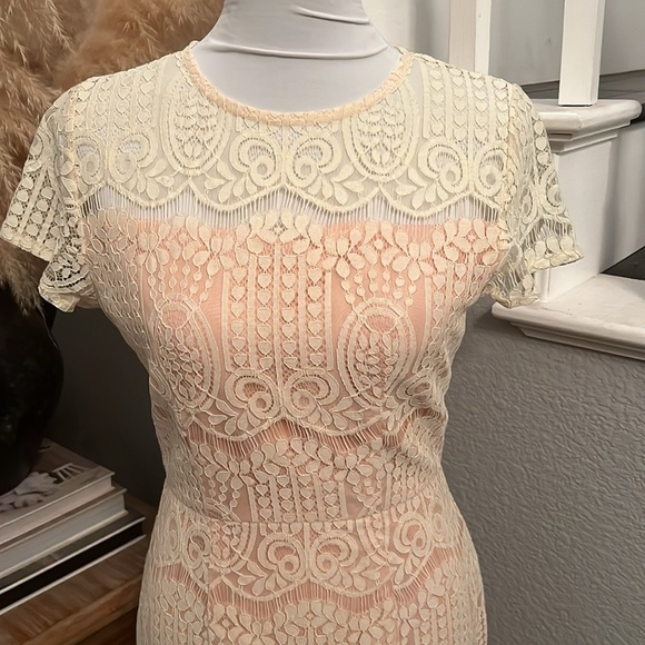 Anthropologie Vone Red Midi Cap Sleeve Lace Sheath Dress Size 2 - Picture 2 of 9